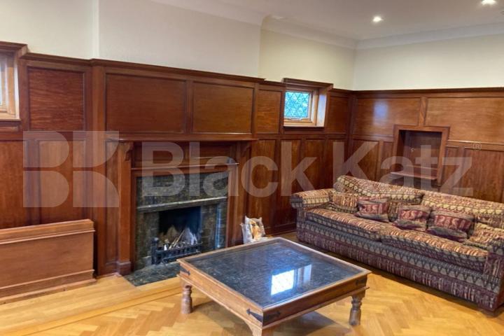 Charming 1 bedroom flat with a garden, period features and working fireplace Alexandra Park Road, Alexandra Park 